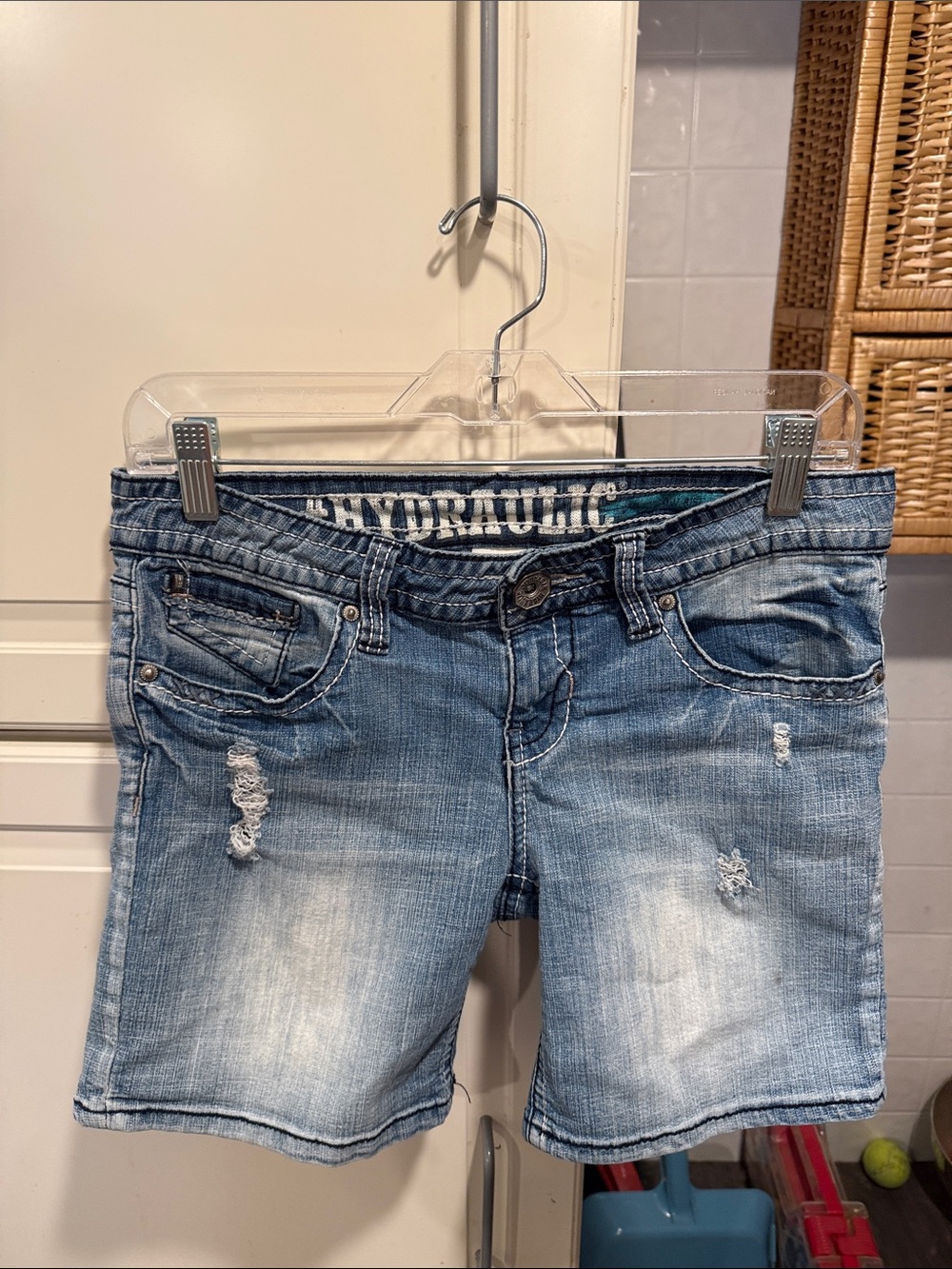 Hydraulic Women's Light Wash Distressed Denim Shorts size 9/10 8:6🎶